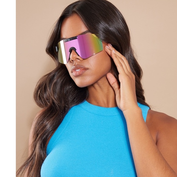 3/$35 NWT PrettyLittleThing Black Mirrored Frameless Visor Sunglasses - Picture 1 of 2